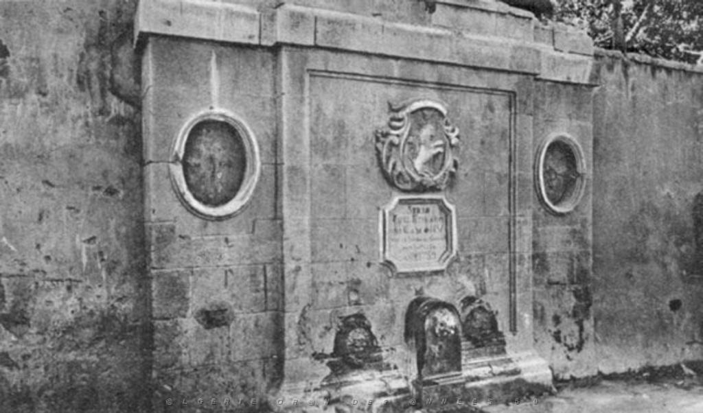 1002 ANCIENNE FONTAINE ESPAGNOL.JPG